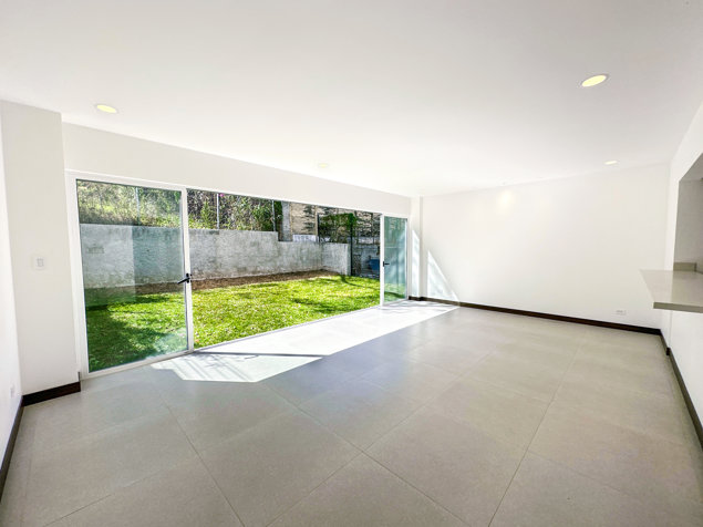 Venta de moderna y amplia casa en condominio en Escazú in Escazú, San José — $360,000 - Photo 3 of 30
