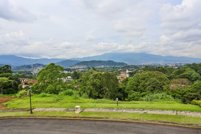 Lote en Venta Condominio Hacienda Gregal en Curridabat en Curridabat, San José — $400,000 - Foto 2 de 9