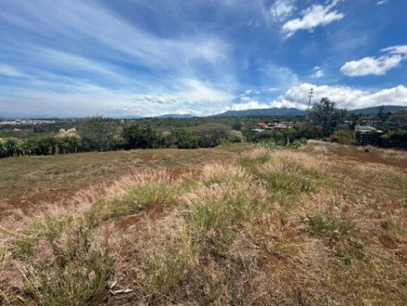 Se vende lote de 4,500m2 con uso UNIVIVIENDA en San Rafael Heredia 24-1552 in Concepción, San Rafael, Heredia — ₡ 160 000 000