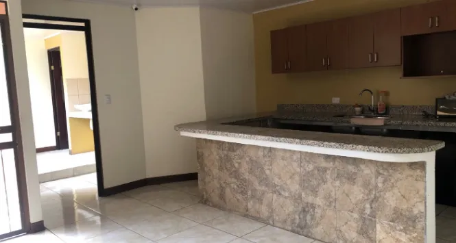 Venta de casa en Hacienda Vieja. Para Remodelacion o Desarrollo en Curridabat, San José — $400,000 - Foto 2 de 6