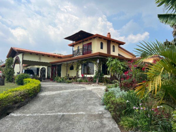 VENDO GRANDIOSA PROIEDAD en San Rafael, Heredia — $800,000