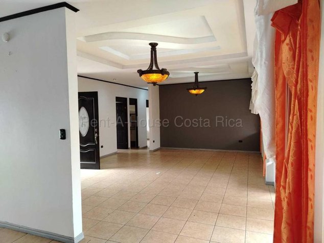 Venta de Casa en Mercedes Norte de Heredia. RAH 27-404 en Mercedes, Heredia — $329,000 - Foto 2 de 18