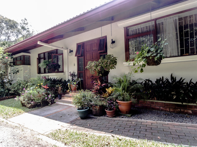 Un Refugio de Lujo en la Naturaleza: Bella Villa a la Venta en Heredia in San Rafael, Heredia — $730,000