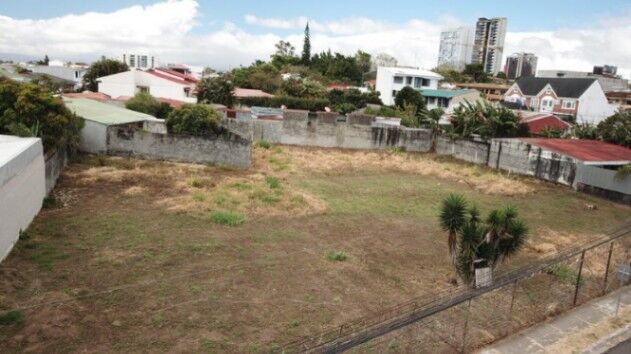 Se vende lote plano de 2,135m2 con uso mixto en Curridabat 23-2148 en Curridabat, San José — $1,790,000