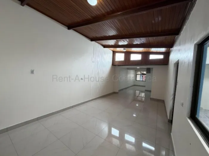 Casa en Heredia, venta en Heredia — ₡ 88 000 000 - Foto 2 de 12