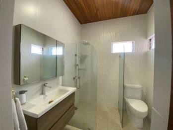 Venta de Casa en San Rafael de Escazú. RAH 26-263 in San Rafael, Escazú, San José — $695,000 - Photo 4 of 6