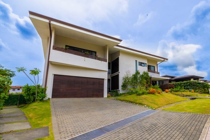 Residencia Familiar Contemporánea de Lujo en Hacienda Los Reyes en Guácima, Alajuela — $799,000 - Foto 3 de 45