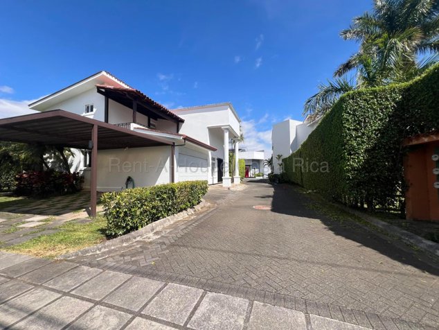 Venta de Casa en Pozos de Santa Ana. RAH 26-1558 en Pozos, Santa Ana, San José — $695,000