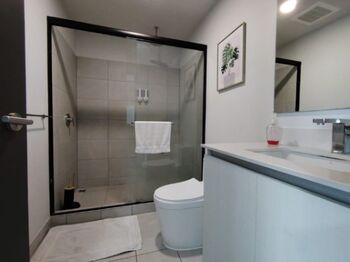 Moderno apartamento de una habitación en Mata Redonda, San José — $148,000 - Foto 5 de 6