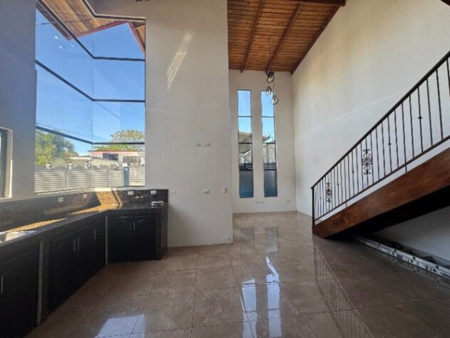 Venta de Hermosa Casa en Sarchí 26-1292 en Rodríguez, Sarchí, Alajuela — $192,000