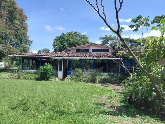 Se Vende Hermosa Casa Antigua en Santa Rosa de Santo Domingo, Heredia en Santa Rosa, Santo Domingo, Heredia — $915,000 - Foto 1 de 38