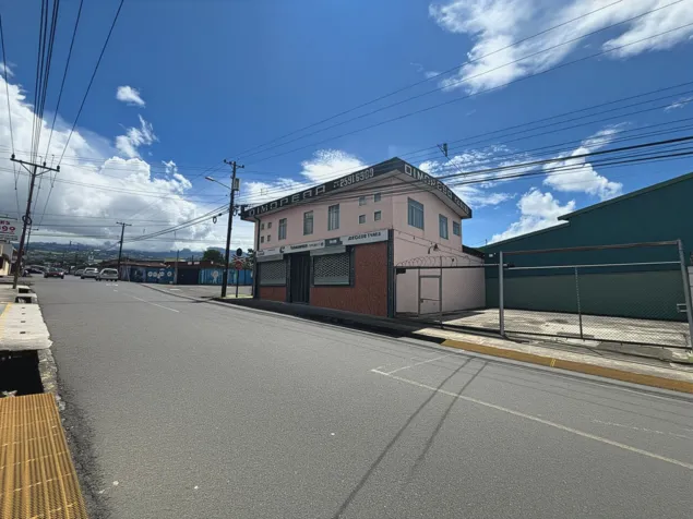 VENTA DE PROPIEDAD ESQUINERO CON BODEGA Y PARQUEO, CARTAGO, CENTRO en Occidental, Cartago — $545,000 - Foto 2 de 17