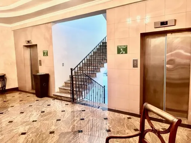 Apartamento en Escazu en Venta in Escazú, San José — $595,000 - Photo 3 of 35