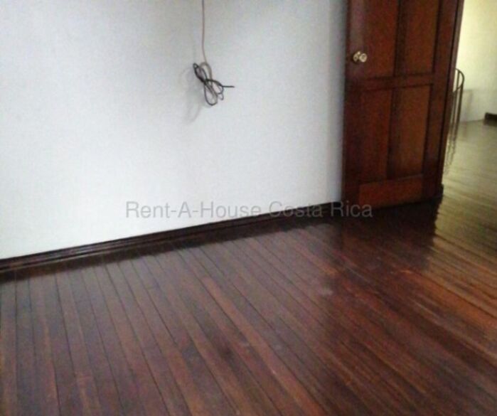 Casa en venta en Barrio San Luis de Alajuela con amplio patio y terrazas #26-1529 GS en Alajuela — $190,000