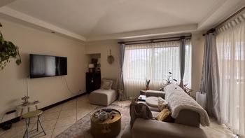 Venta apartamento en condominio en Escazú, ideal para inversión (AD) in San Rafael, Escazú, San José — $150,000 - Photo 2 of 18