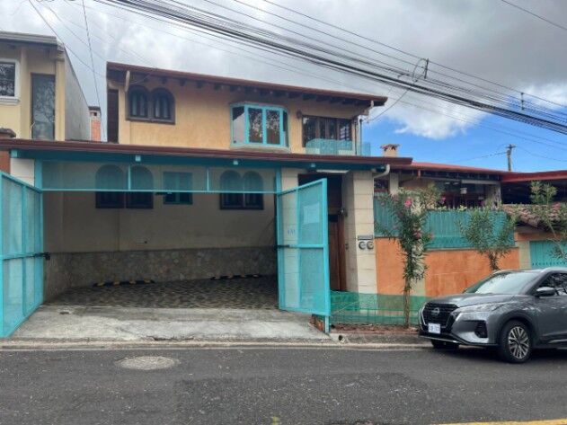 Alquiler de Casa en Curridabat, San José. in Granadilla, Curridabat, San José — $1,700