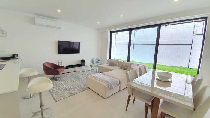 Venta de moderna casa en condominio en Santa Ana en Pozos, Santa Ana, San José — $395,000 - Foto 2 de 15