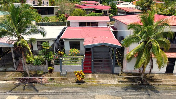 SE VENDE CASA DE OPORTUNIDAD EN VILLAS CACAO, LIMON COSTA RICA en Limón — ₡ 80 000 000 - Foto 3 de 36
