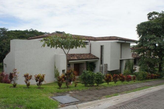 Alquiler de Casa en Santa Ana-Pozos. RAH 27-115 in Pozos, Santa Ana, San José — $3,700