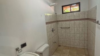 Casa con bonito lote en Atenas en Atenas, Alajuela — $225,000 - Foto 4 de 18