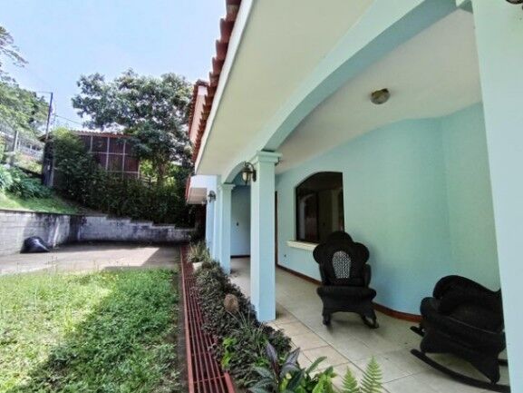 Se vende casa de lujo con amplio lote en Tarbaca de San José 25-1854 in Tarbaca, Aserrí, San José — $370,000