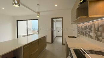 Alquiler de Hermosa Casa de 3 Habitaciones en San Antonio de Escazú 26-1744 en San Rafael, Escazú, San José — $1,500 - Foto 5 de 12