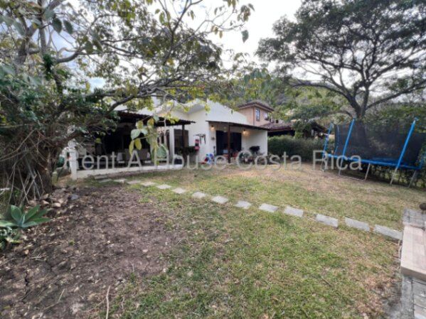 Venta de Impresionante Casa en Santa Ana / Mls. 26-1487 OFC JB en Piedades, Santa Ana, San José — $435,000