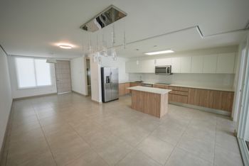Casa con Linea blanca de 3 habitaciones en Condominio La Vita en San Antonio, Escazú, San José — $2,200 - Foto 4 de 22