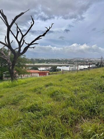 Venta de hermoso lote de 1688 m2 ubicado en escazu 26-2017 en San Rafael, Escazú, San José — ₡ 380 000