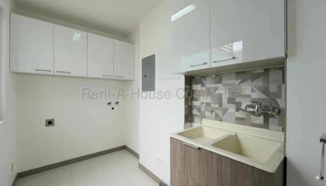 Alquiler de Casa en San Antonio de Escazú. RAH 26-1744 in San Antonio, Escazú, San José — $1,500