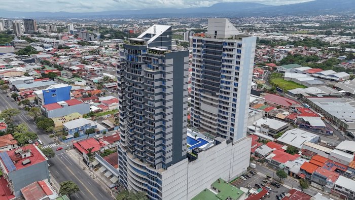 Apartamento de 2 Habitaciones en Torres Paseo Colón in Merced, San José — $212,000