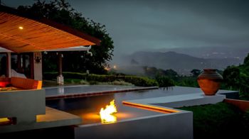Ultramoderna casa y 3 casas de alquiler en residencial en Atenas, Alajuela — $1,600,000 - Foto 2 de 20
