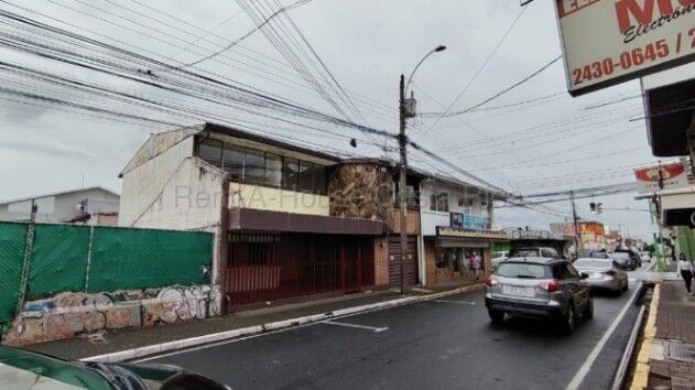 Venta de EDIFICIO de 2 Plantas en Alajuela.  USO DE SUELO MIXTO en Alajuela — ₡ 110 000 000