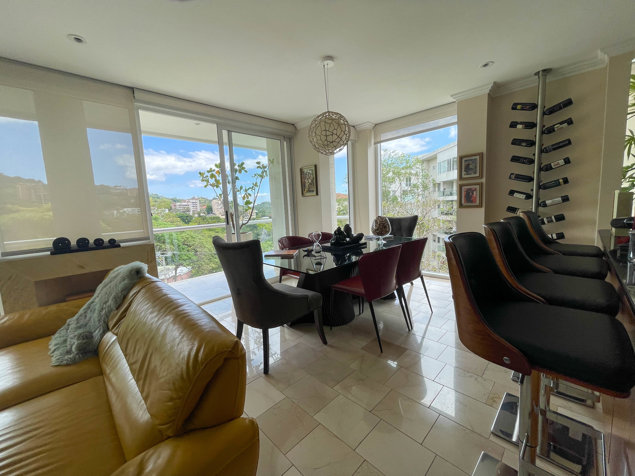 Apartamento en Torres del Country en Escazú, San José — $415,000