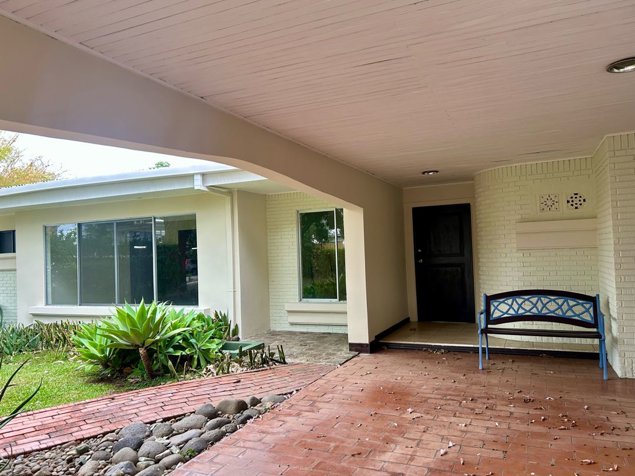 VENTA DE CASA, ESCAZÚ, SAN RAFAEL, LOS LAURELES in San Rafael, Escazú, San José — $526,500