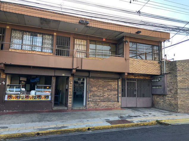 VENTA DE EDIFICIO CON LOCALES Y APARTAMENTOS EN EL CENTRO DE ALAJUELA in Alajuela — $870,000
