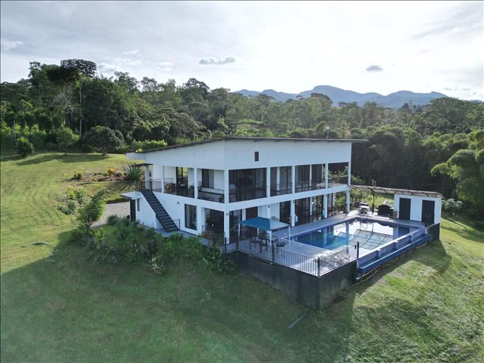 LUXURY HOUSE FOR SALE IN SAN ISIDRO DEL GENERAL en Cajón, Pérez Zeledón, San José — $1,199,000