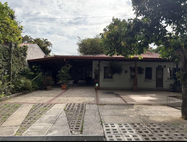 Local en Santa Ana, San José — ₡ 1 200 000