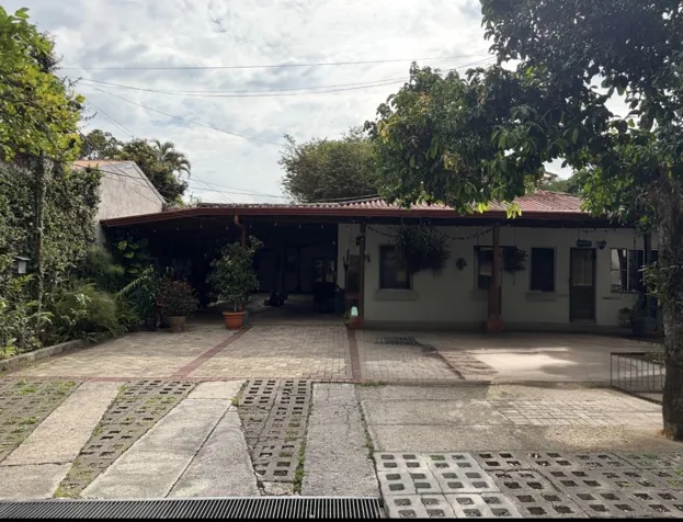 Local in Santa Ana, San José — ₡ 1 200 000