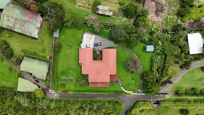 Venta Casa Amplio Terreno 7 Habitaciones San Isidro Heredia en San Isidro, Heredia — $400,000 - Foto 3 de 22