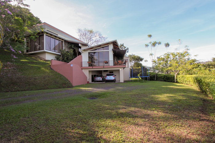 Casa en venta Ciudad Colon independiente con vistas panoramicas in Colón, Mora, San José — $375,000
