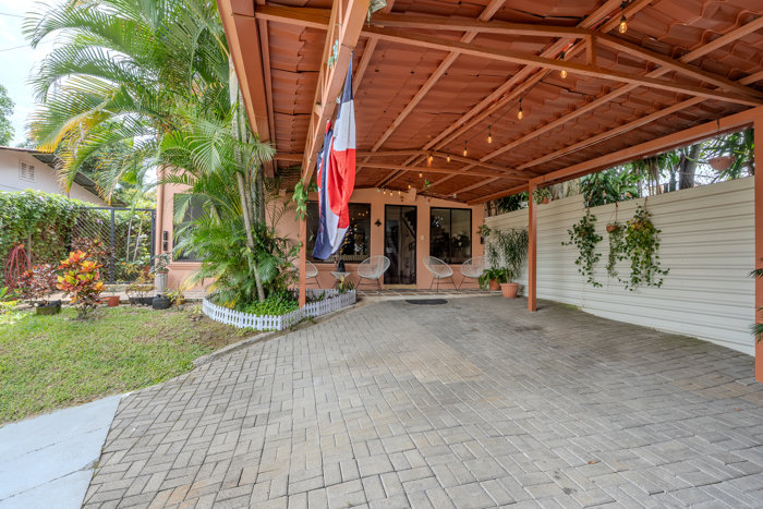 Two-Level Home for Sale in Grecia | Panoramic Views en Grecia, Alajuela — ₡ 102 350 000