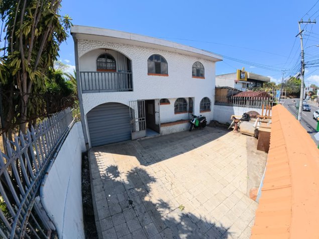 Casa en venta en Moravia—¡frente al Automercado! en San Vicente, Moravia, San José — ₡ 160 000 000