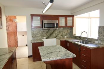 Venta casa de 2 pisos con jardín y terraza, Moravia. (FE) en San Vicente, Moravia, San José — $198,000 - Foto 4 de 17