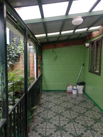 SE VENDE BELLA PROPIEDAD CON CASA Y 4 APARTAMENTOS.  en San Rafael, Vázquez de Coronado, San José — ₡ 135 000 000
