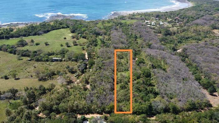 Eco-Coastal Lots with Community Garden & Walkable Design en Cuajiniquil, Santa Cruz, Guanacaste — $135,000