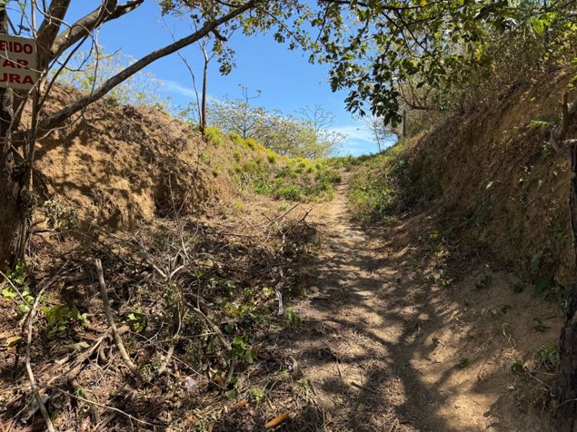 Venta de lote en Ciudad Colón vistas panorámicas en Colón, Mora, San José — ₡ 65 000 000 - Foto 2 de 12