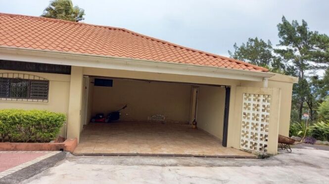 Se vende espaciosa casa con amplio lote en Piedades Santa Ana 23-1201 in Piedades, Santa Ana, San José — $1,200,000