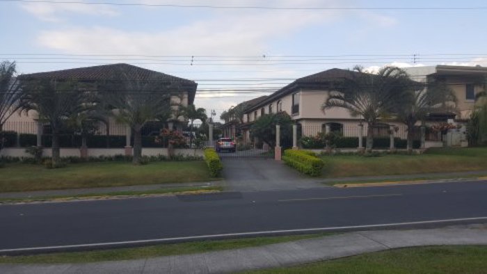 FURNISHED / W.APPLIANCES -TREJOS MONTEALEGRE CONDO HOUSE in Escazú, San José — $2,000