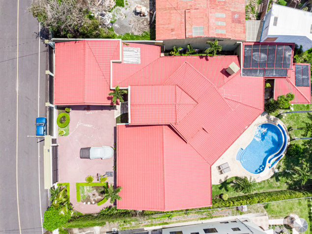 SE VENDE CASA LAURELES ESCAZU  ECLECTICA Y MODERNA in San Rafael, Escazú, San José — $1,100,000